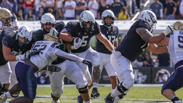 isaiah bowser ucf offensive line